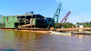 Imagem da notícia - Ipaam apreende dragas ilegais de Rondônia explorando ouro no Amazonas