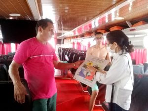 Imagem da notícia - Ipaam realiza ação educativa em barcos com destino à Parintins