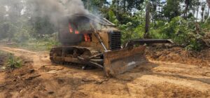 Imagem da notícia - Operação Tamoiotatá II destrói trator de esteira e base de desmatamento no sul do estado