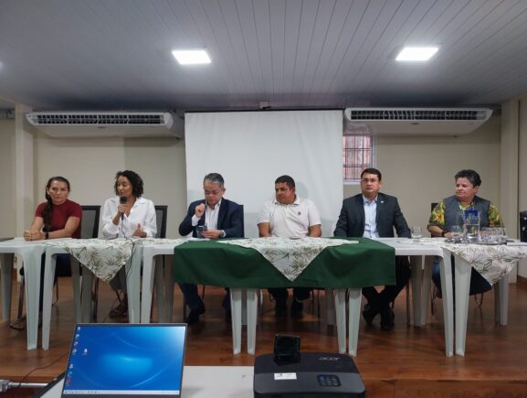 Ipaam reúne com Associação dos Flutuantes para esclarecer sobre regularização e permanência no Tarumã-Açú