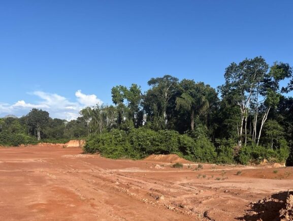 Ipaam autua empreendimentos por extração ilegal de argila no Careiro e embarga 3,5 mil hectares em áreas 