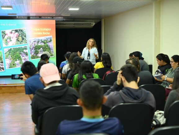 Atuação do Ipaam na proteção ambiental é destaque em atividade prática com alunos da UEA de Parintins