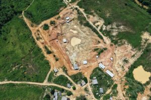 Imagem da notícia - Ipaam identifica garimpo ilegal em Maués, interdita área e aplica multa superior a R$ 3,5 milhões