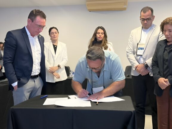 Ipaam firma acordo que consolida gestão integrada das águas na Amazônia Legal