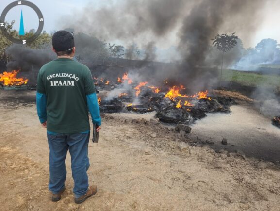Ipaam multa proprietário de terreno em R$ 100 mil após incêndio e queima de pneus em terr…